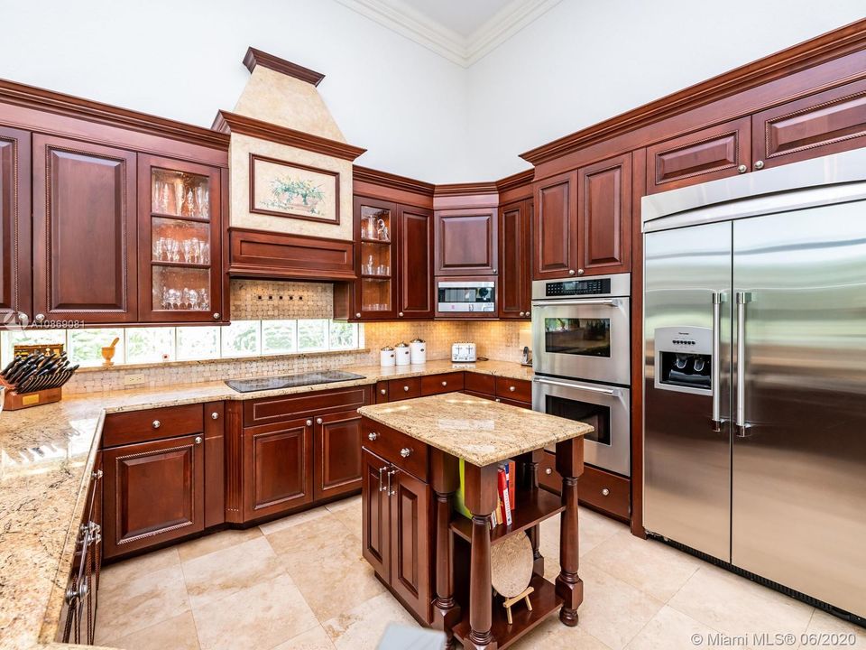 Recently Rented: $7,000 (5 beds, 3 baths, 4032 Square Feet)