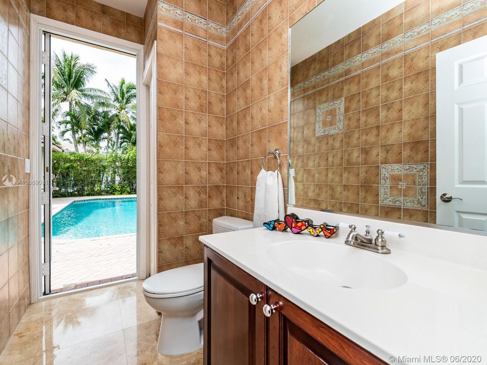 Recently Rented: $7,000 (5 beds, 3 baths, 4032 Square Feet)
