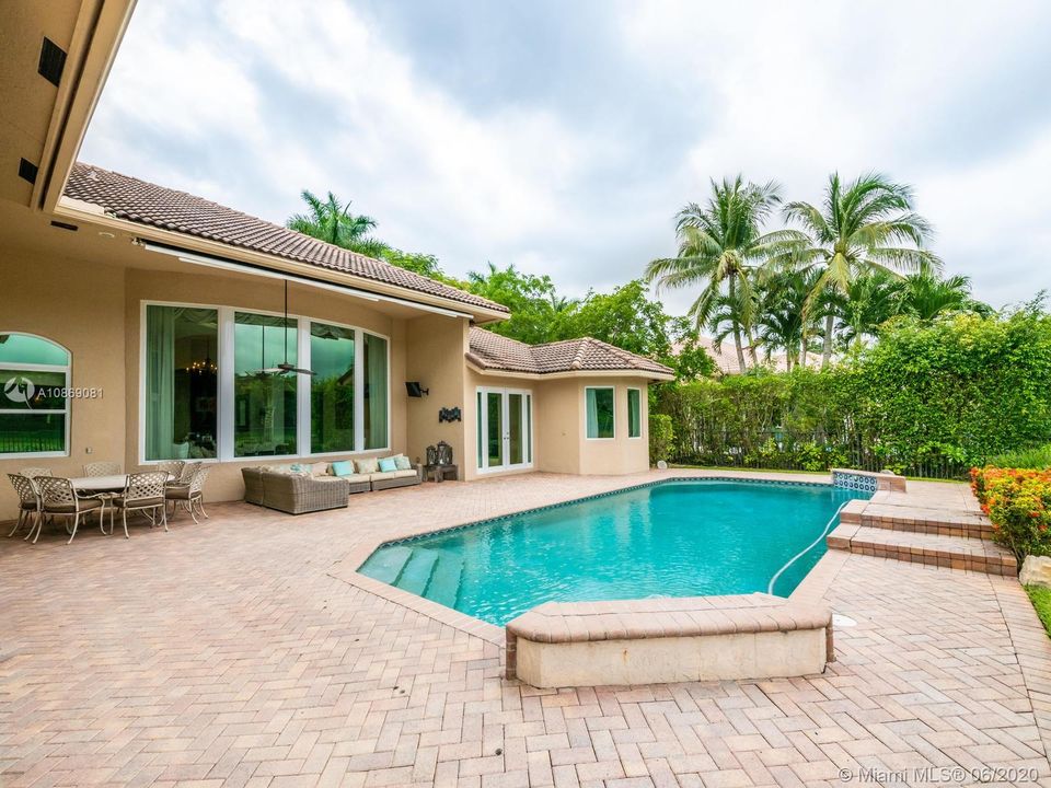 Recently Rented: $7,000 (5 beds, 3 baths, 4032 Square Feet)