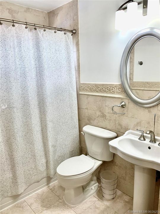 Недавно арендовано: $3,000 (5 спален, 3 ванн, 2379 Квадратных фут)