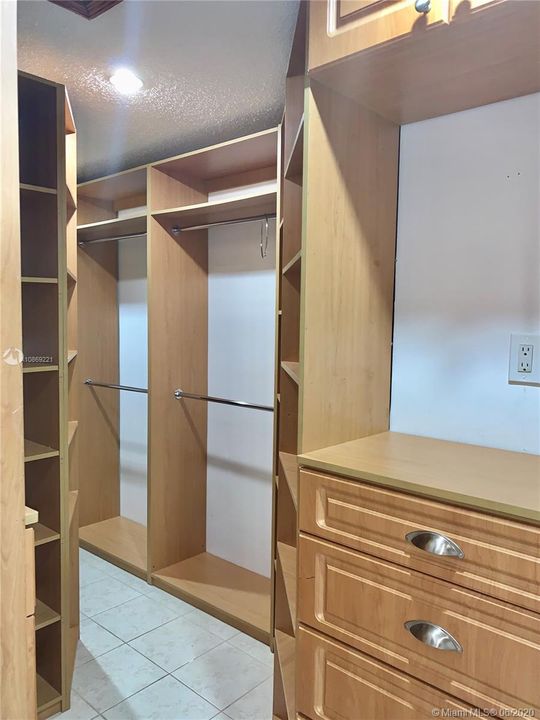 Недавно арендовано: $3,000 (5 спален, 3 ванн, 2379 Квадратных фут)