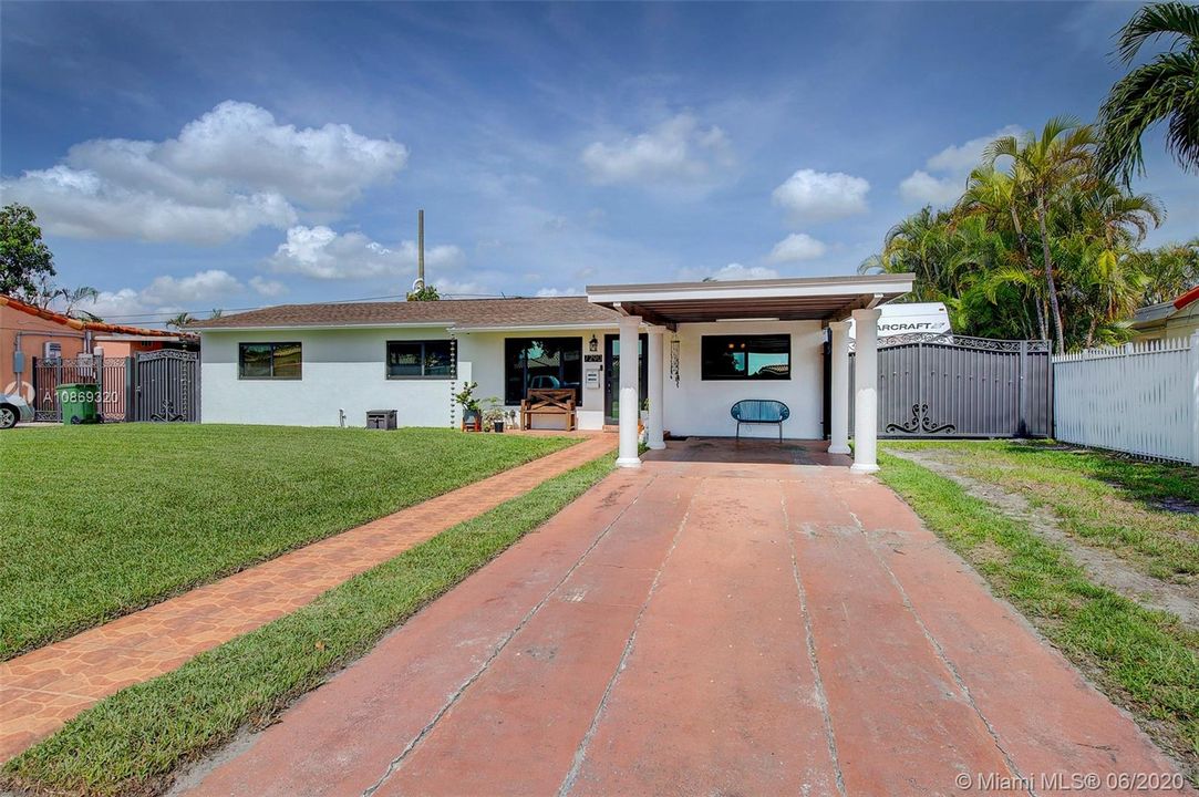 Recently Sold: $399,900 (4 beds, 2 baths, 1274 Square Feet)
