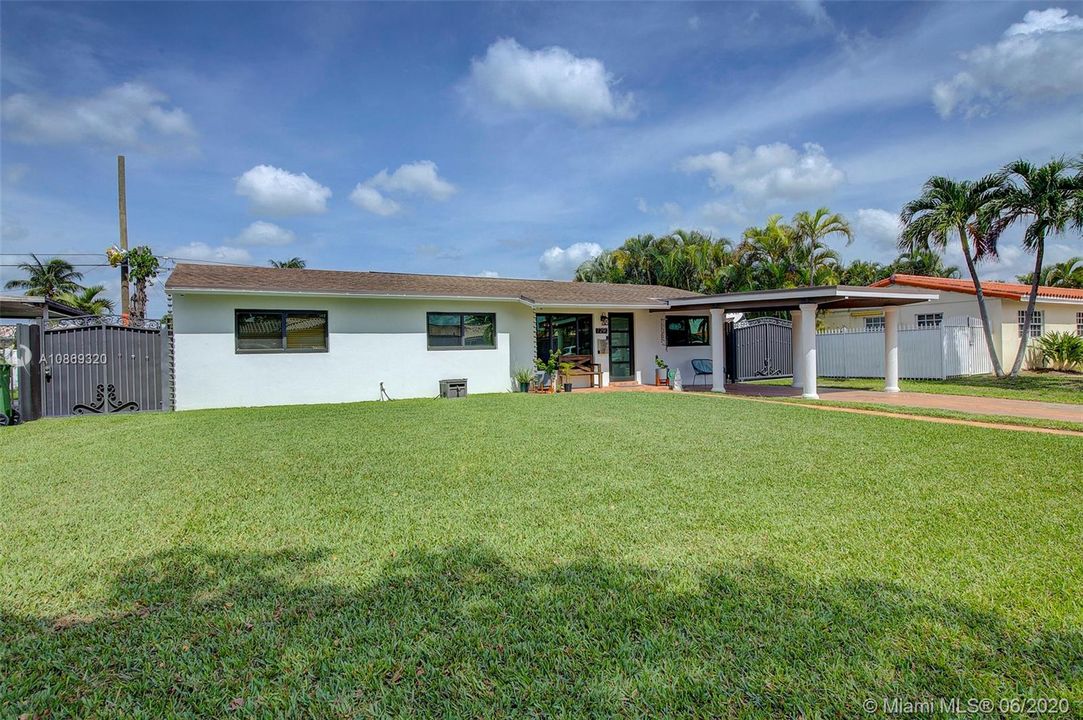 Recently Sold: $399,900 (4 beds, 2 baths, 1274 Square Feet)