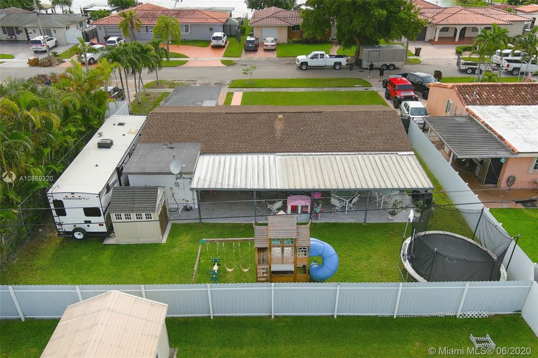 Recently Sold: $399,900 (4 beds, 2 baths, 1274 Square Feet)