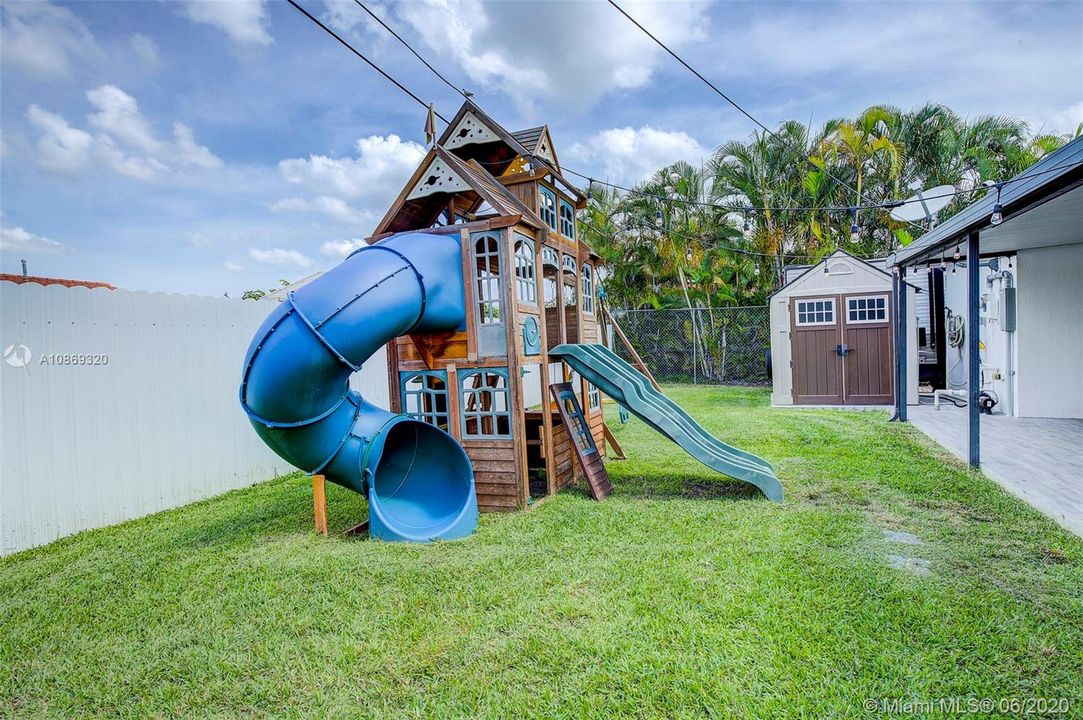 Recently Sold: $399,900 (4 beds, 2 baths, 1274 Square Feet)