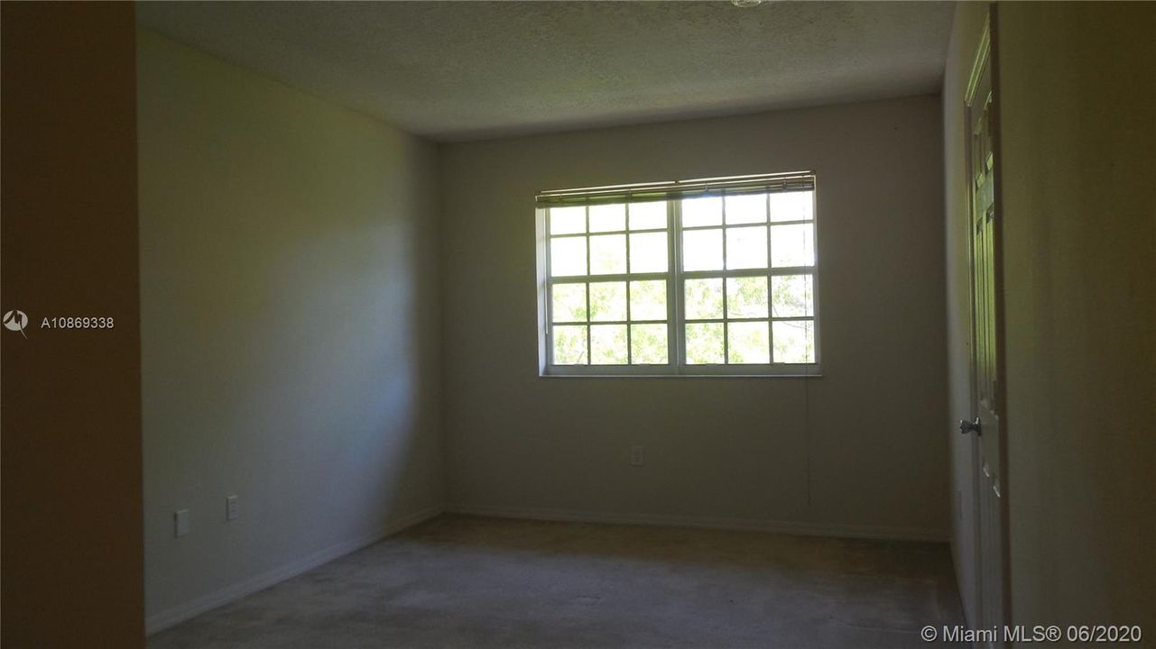Recently Rented: $1,350 (1 beds, 1 baths, 810 Square Feet)