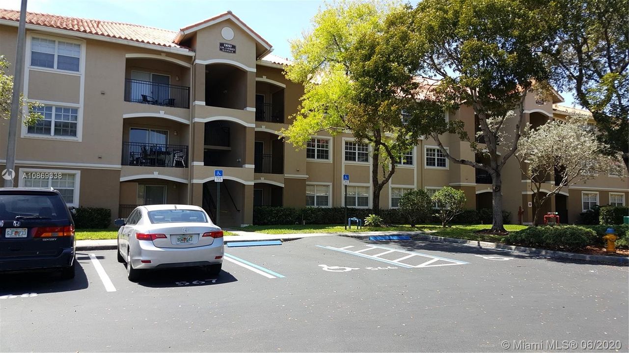 Recently Rented: $1,350 (1 beds, 1 baths, 810 Square Feet)