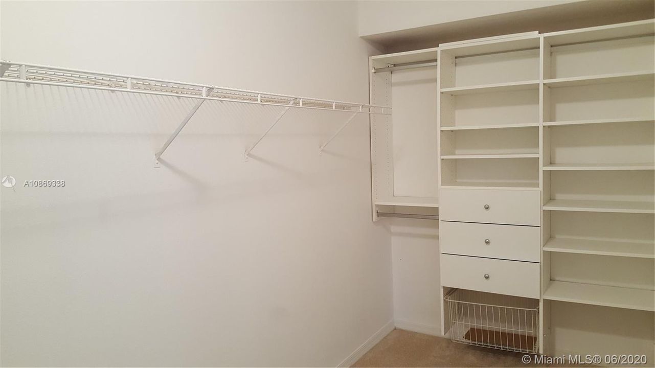 Recently Rented: $1,350 (1 beds, 1 baths, 810 Square Feet)