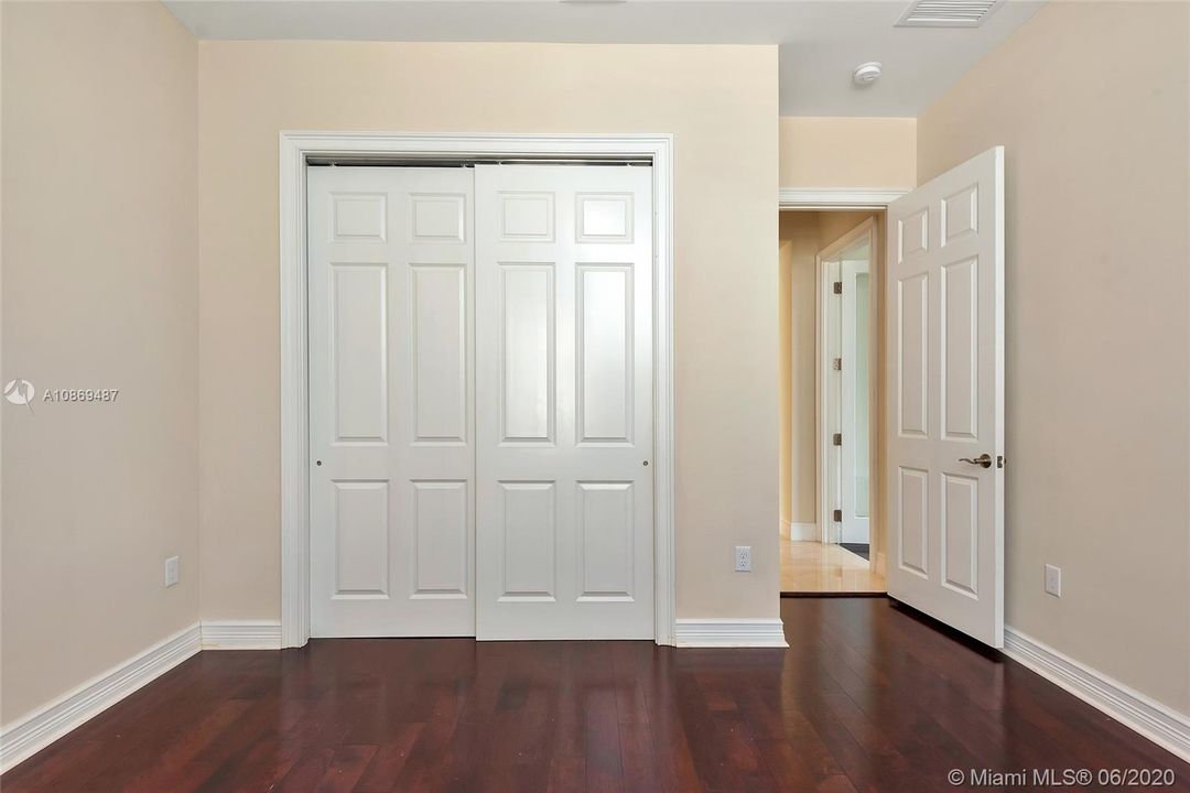 Vendido Recientemente: $924,000 (4 camas, 4 baños, 3745 Pies cuadrados)