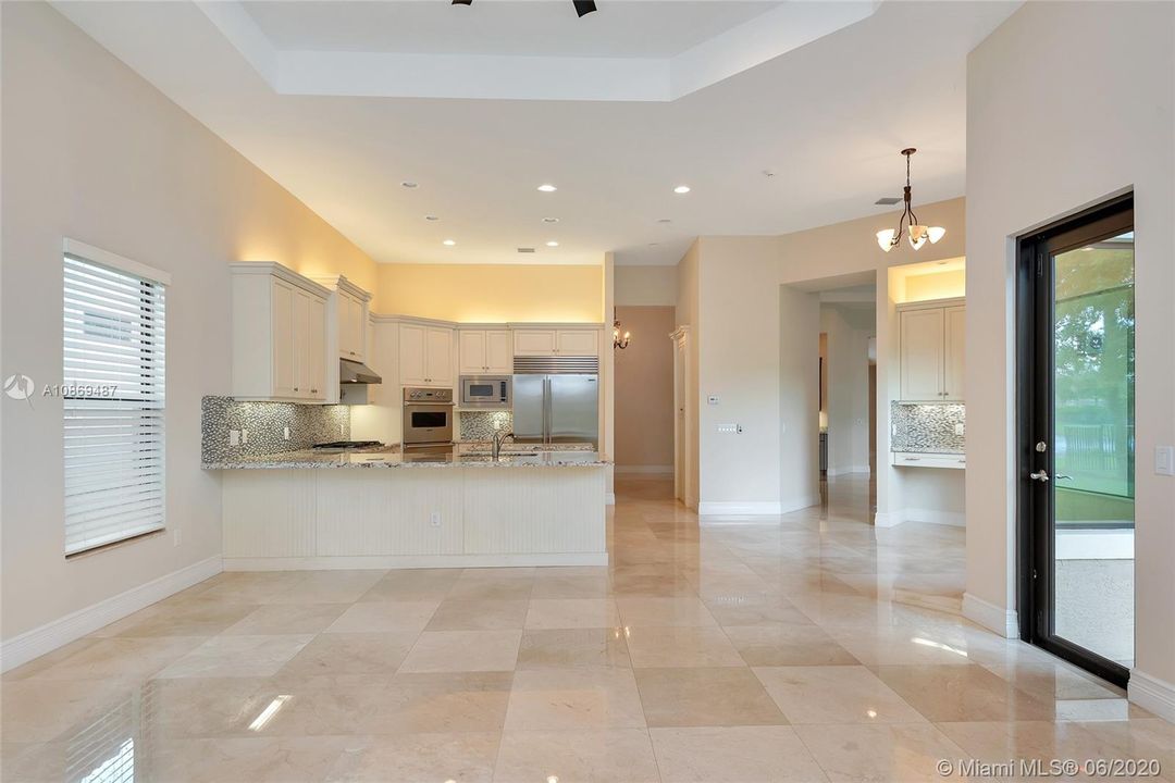 Vendido Recientemente: $924,000 (4 camas, 4 baños, 3745 Pies cuadrados)