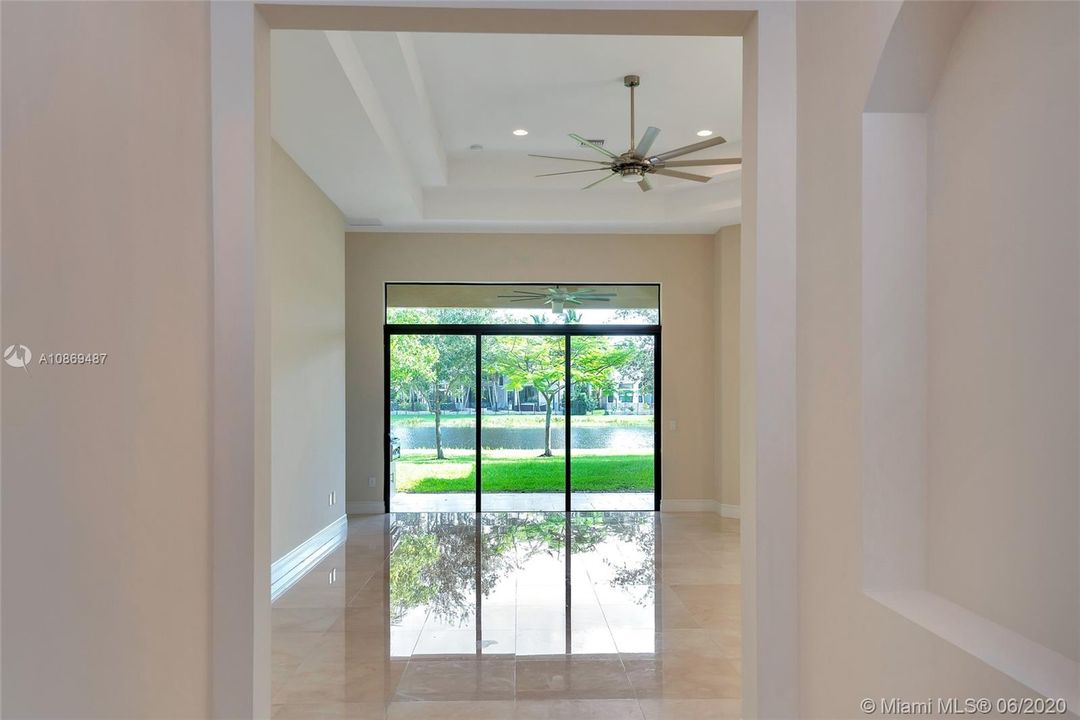 Vendido Recientemente: $924,000 (4 camas, 4 baños, 3745 Pies cuadrados)
