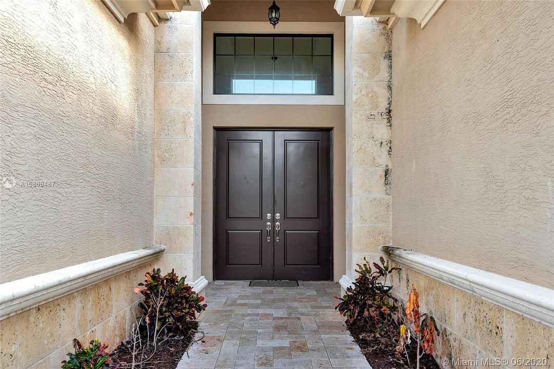 Vendido Recientemente: $924,000 (4 camas, 4 baños, 3745 Pies cuadrados)