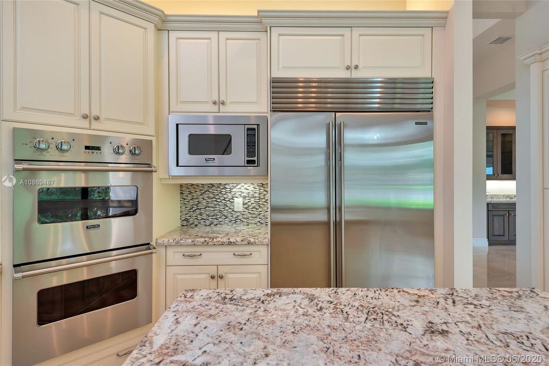 Vendido Recientemente: $924,000 (4 camas, 4 baños, 3745 Pies cuadrados)