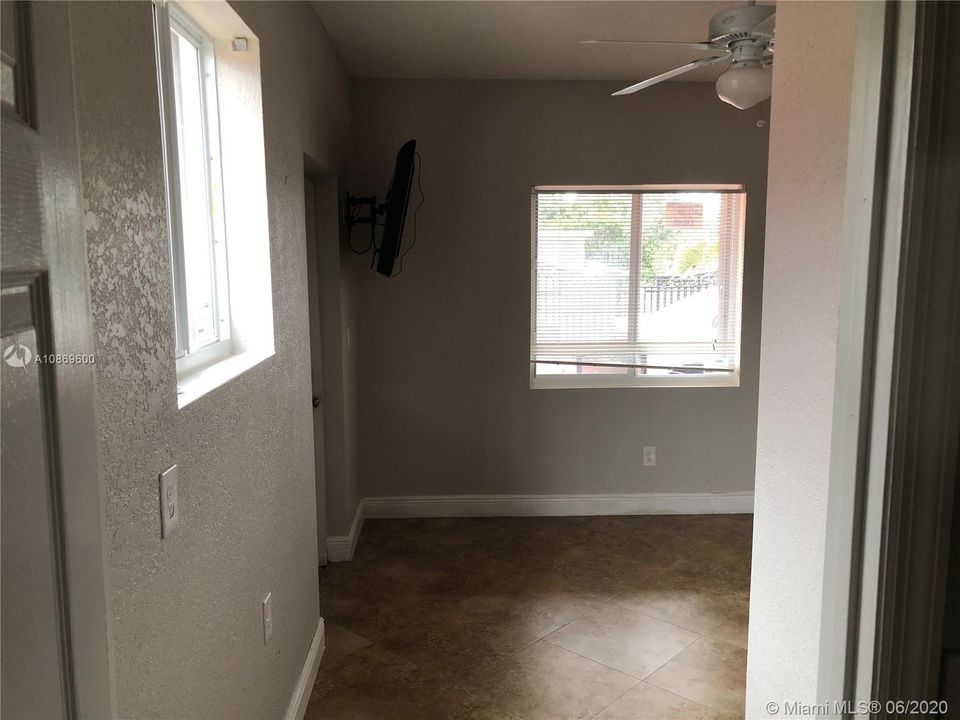 Recently Rented: $800 (0 beds, 1 baths, 250 Square Feet)