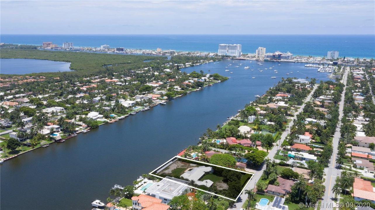 Vendido Recientemente: $2,695,000 (0.75 acres)