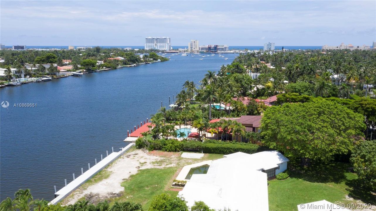 Vendido Recientemente: $2,695,000 (0.75 acres)