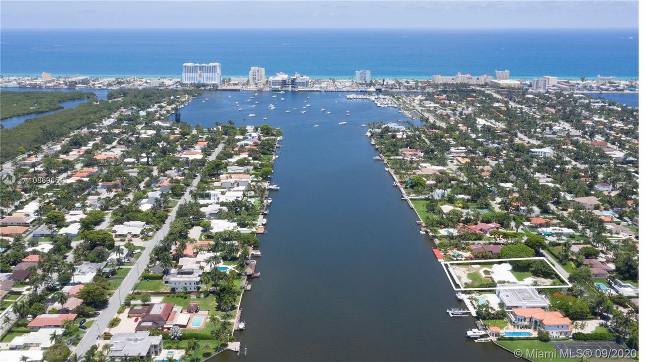 Vendido Recientemente: $2,695,000 (0.75 acres)