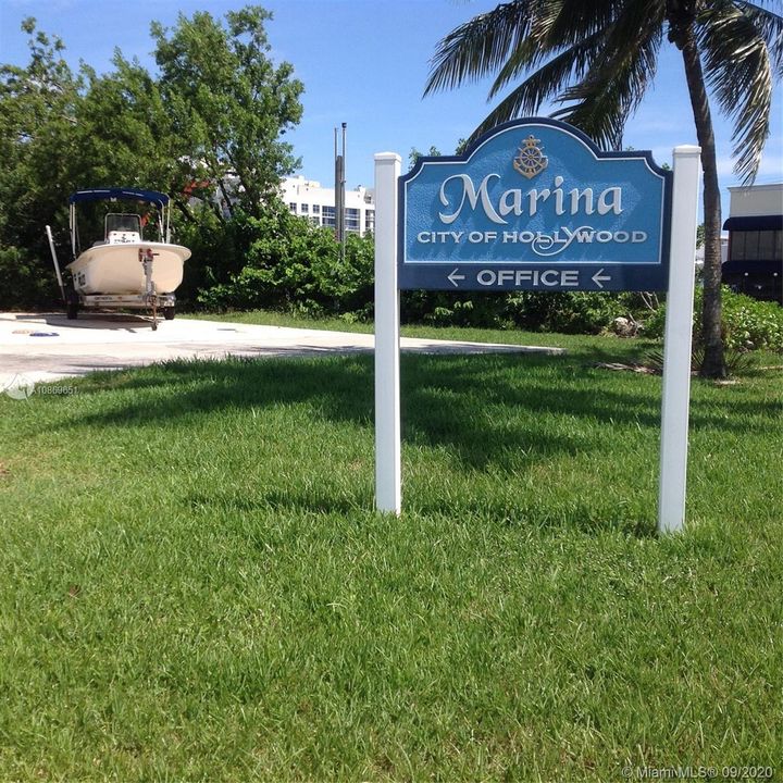 Vendido Recientemente: $2,695,000 (0.75 acres)