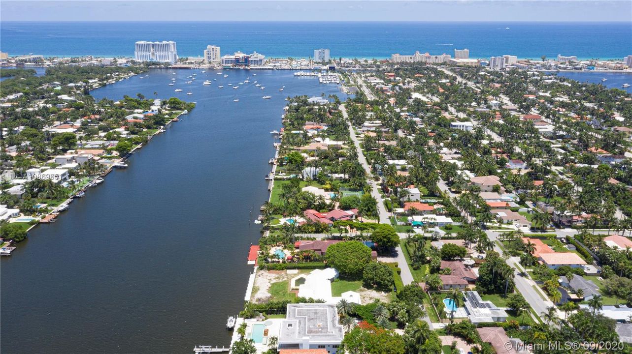 Vendido Recientemente: $2,695,000 (0.75 acres)