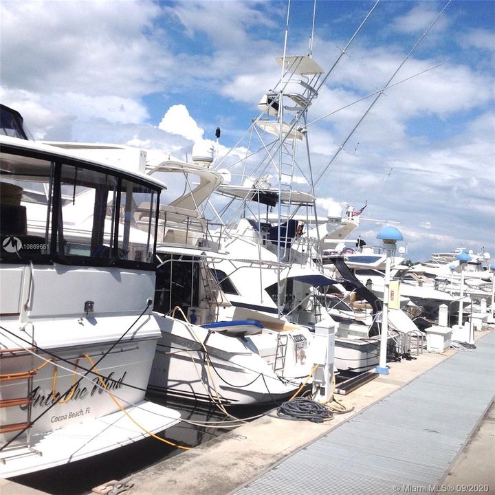 Vendido Recientemente: $2,695,000 (0.75 acres)