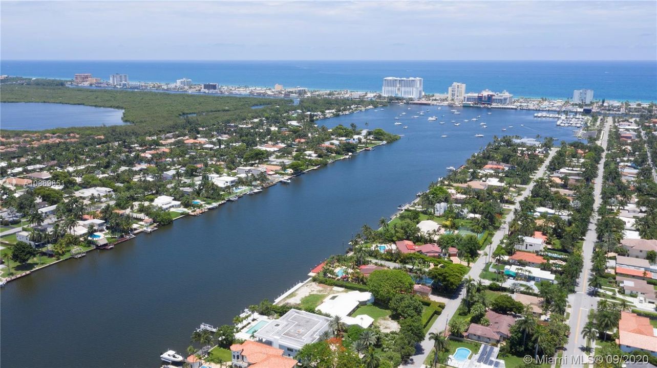 Vendido Recientemente: $2,695,000 (0.75 acres)