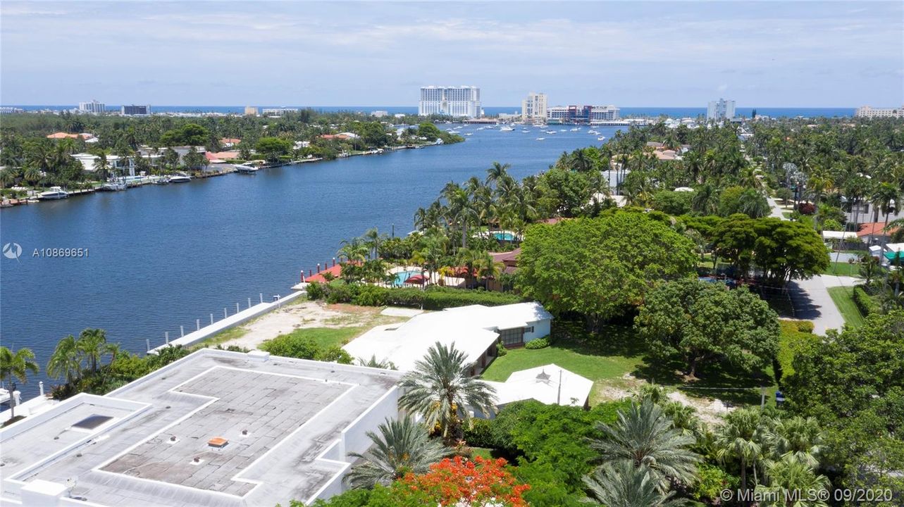 Vendido Recientemente: $2,695,000 (0.75 acres)