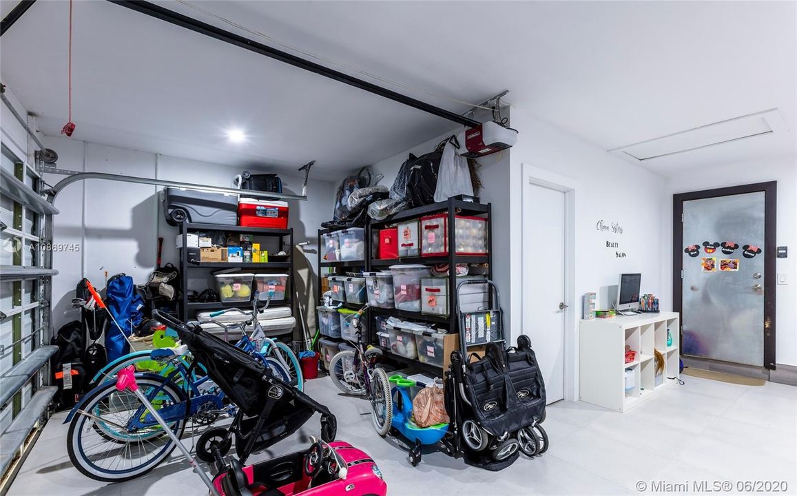 Recently Sold: $649,000 (3 beds, 3 baths, 2098 Square Feet)