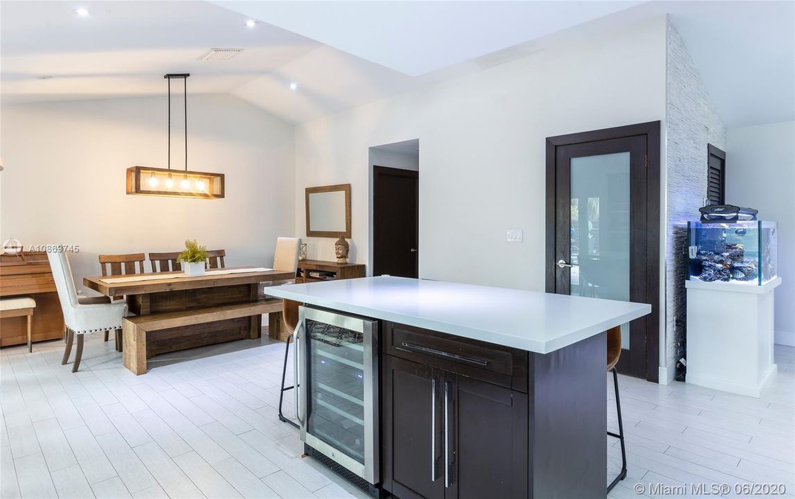 Recently Sold: $649,000 (3 beds, 3 baths, 2098 Square Feet)