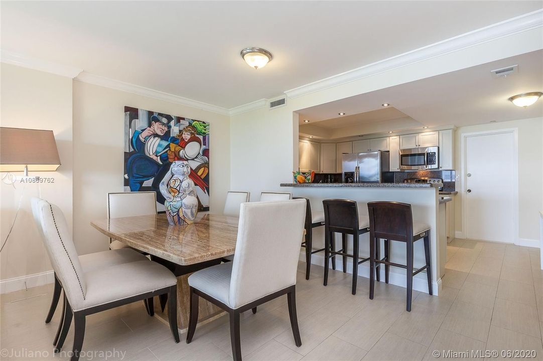 Recently Sold: $800,000 (2 beds, 2 baths, 1260 Square Feet)