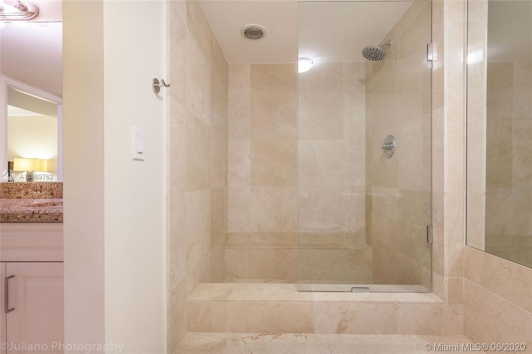 Recently Sold: $800,000 (2 beds, 2 baths, 1260 Square Feet)