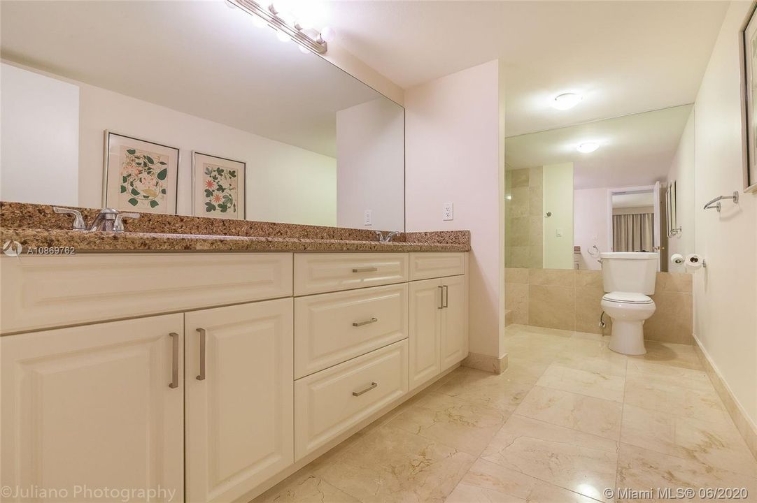 Recently Sold: $800,000 (2 beds, 2 baths, 1260 Square Feet)