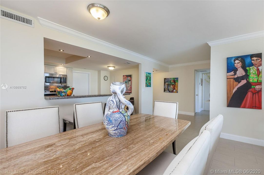 Recently Sold: $800,000 (2 beds, 2 baths, 1260 Square Feet)
