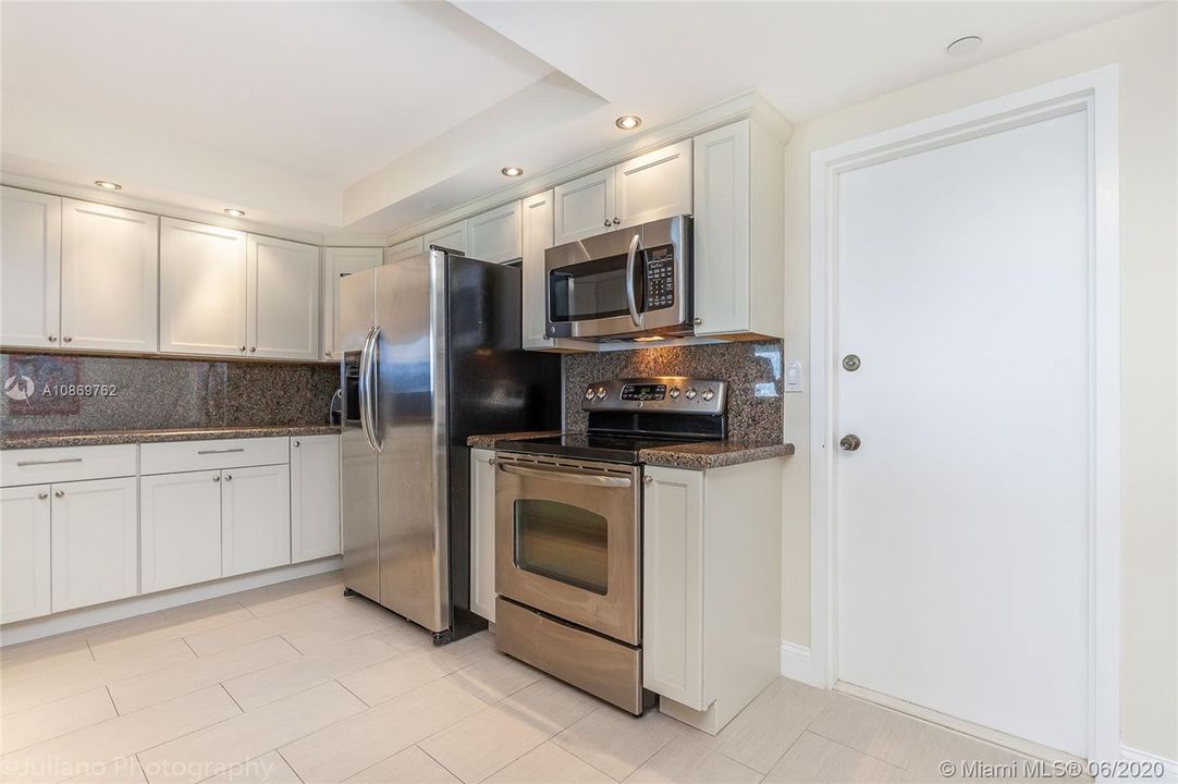 Recently Sold: $800,000 (2 beds, 2 baths, 1260 Square Feet)