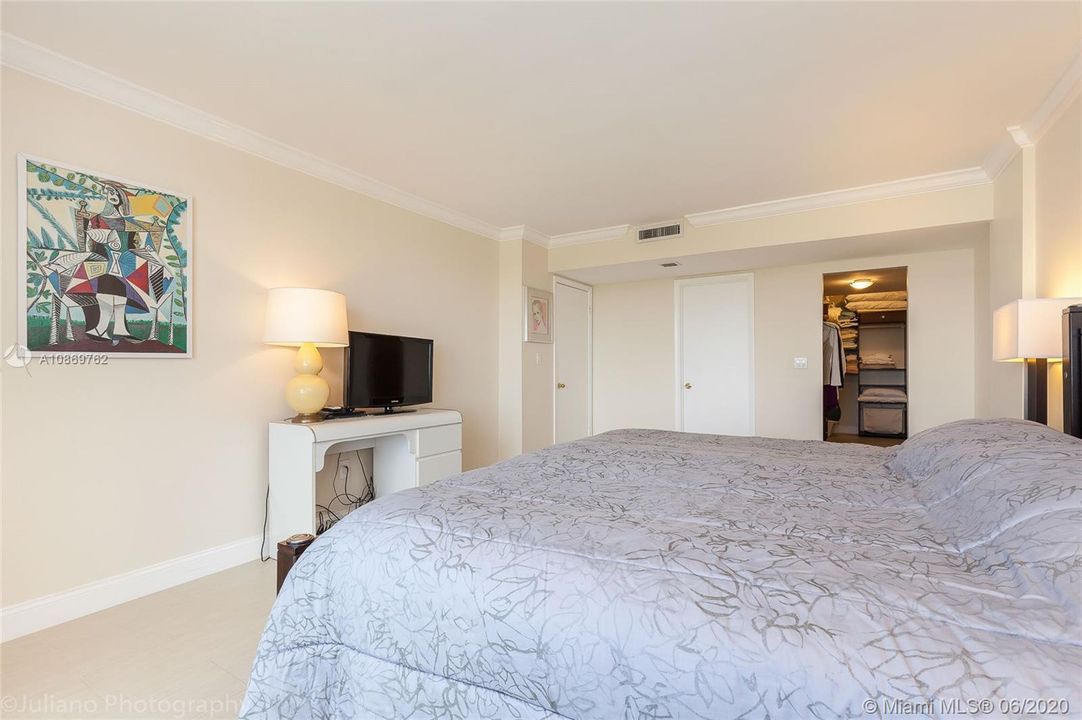 Recently Sold: $800,000 (2 beds, 2 baths, 1260 Square Feet)