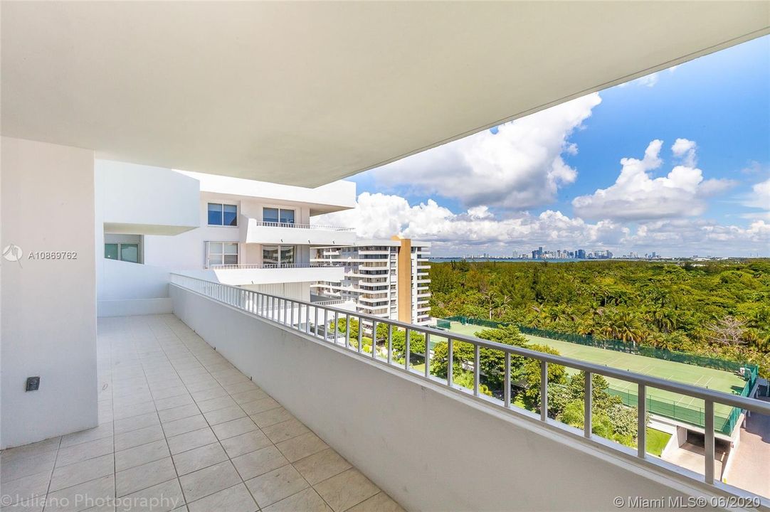 Recently Sold: $800,000 (2 beds, 2 baths, 1260 Square Feet)