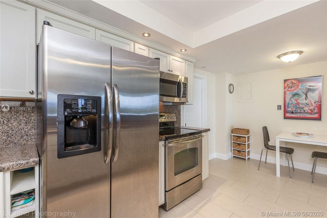 Recently Sold: $800,000 (2 beds, 2 baths, 1260 Square Feet)