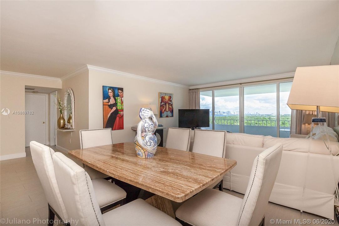 Recently Sold: $800,000 (2 beds, 2 baths, 1260 Square Feet)