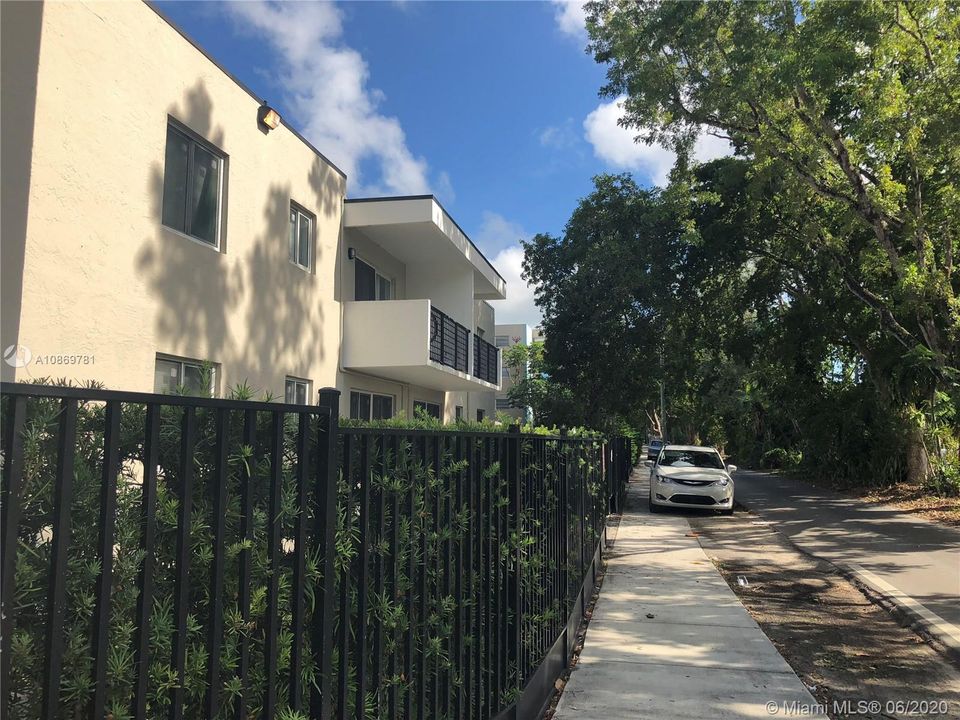 Недавно арендовано: $1,150 (1 спален, 1 ванн, 6984 Квадратных фут)