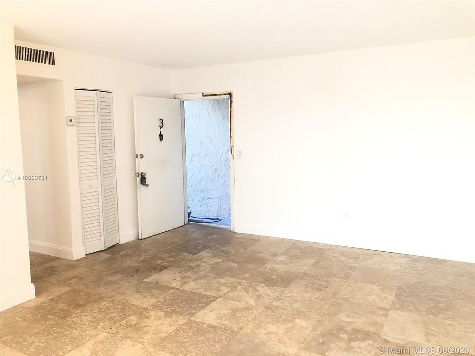 Недавно арендовано: $1,150 (1 спален, 1 ванн, 6984 Квадратных фут)