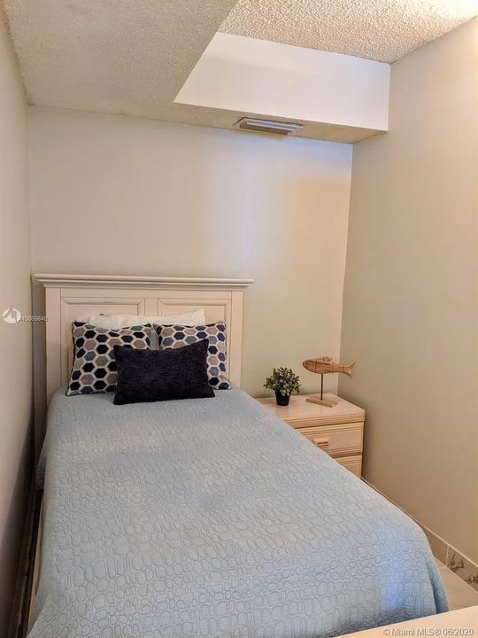 Recently Rented: $2,400 (2 beds, 2 baths, 1431 Square Feet)