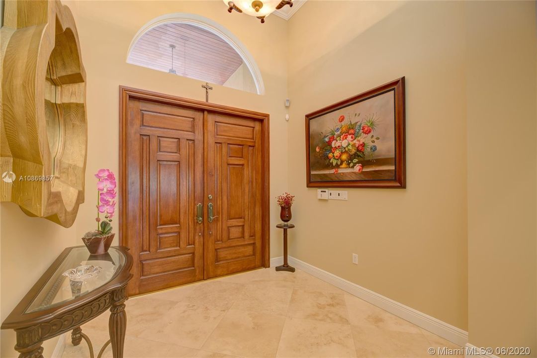 Vendido Recientemente: $949,000 (4 camas, 3 baños, 3353 Pies cuadrados)