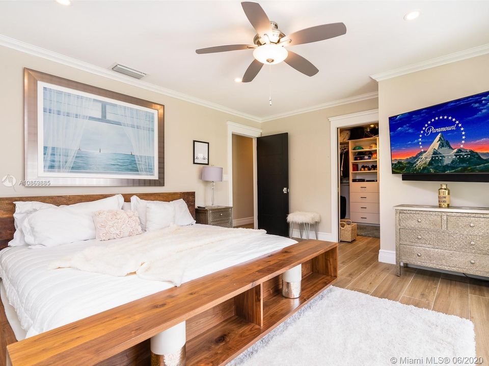 Recently Rented: $4,200 (3 beds, 3 baths, 2720 Square Feet)