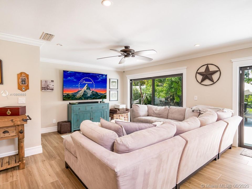 Recently Rented: $4,200 (3 beds, 3 baths, 2720 Square Feet)