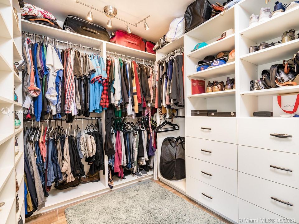 Recently Rented: $4,200 (3 beds, 3 baths, 2720 Square Feet)