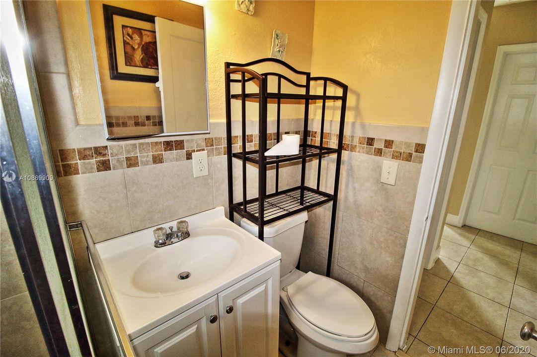 Recently Sold: $189,000 (3 beds, 1 baths, 884 Square Feet)