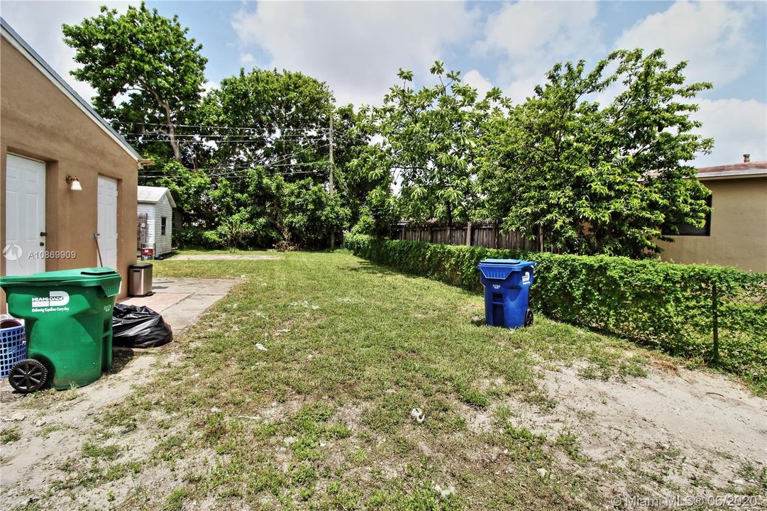 Recently Sold: $189,000 (3 beds, 1 baths, 884 Square Feet)