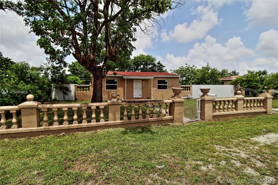 Recently Sold: $189,000 (3 beds, 1 baths, 884 Square Feet)