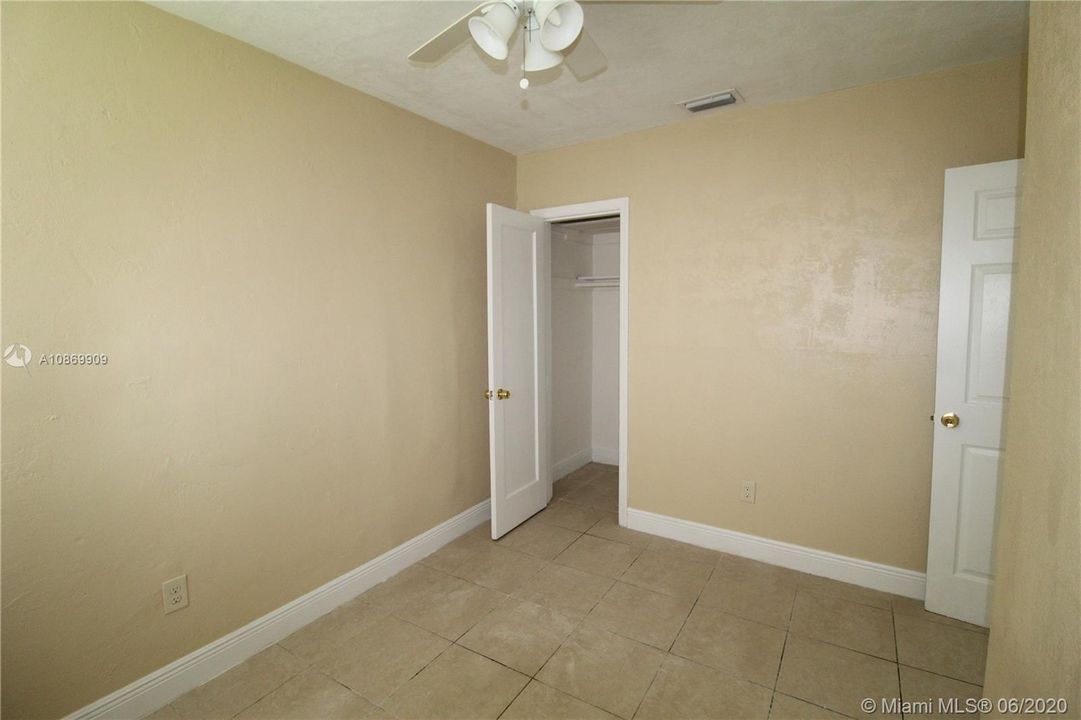 Recently Sold: $189,000 (3 beds, 1 baths, 884 Square Feet)
