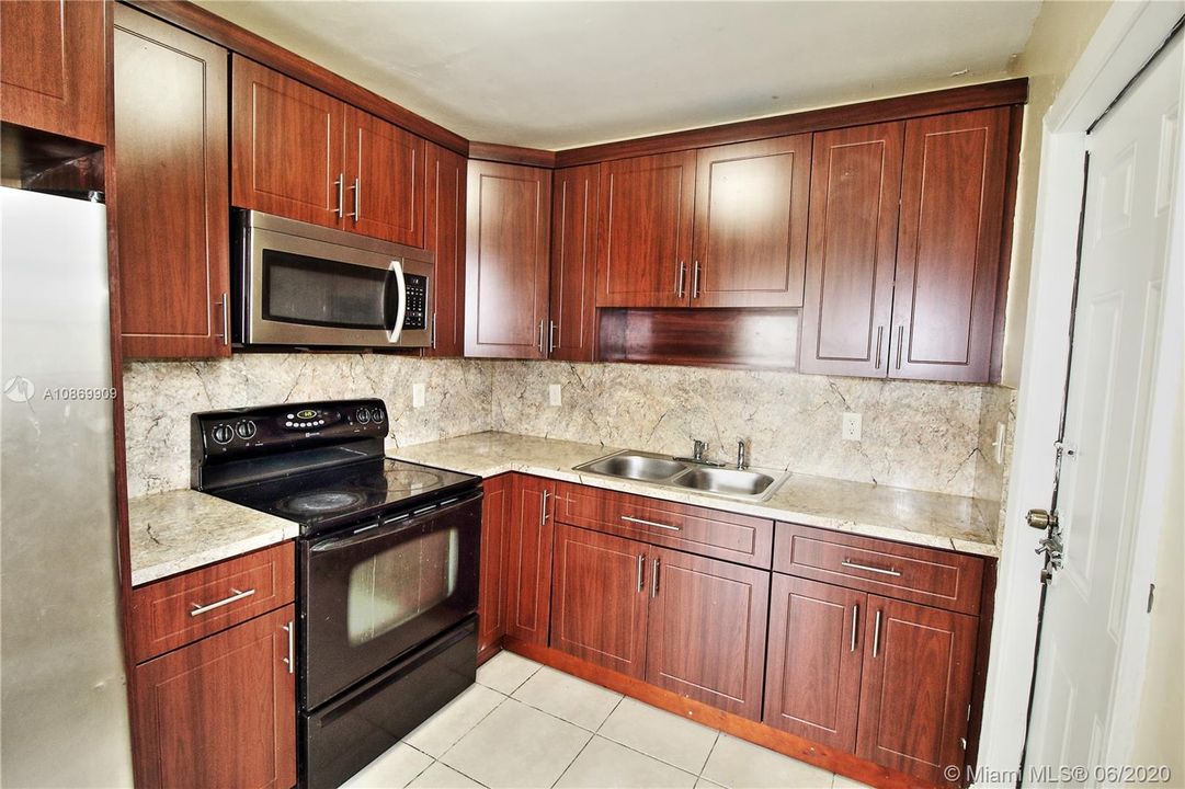 Recently Sold: $189,000 (3 beds, 1 baths, 884 Square Feet)