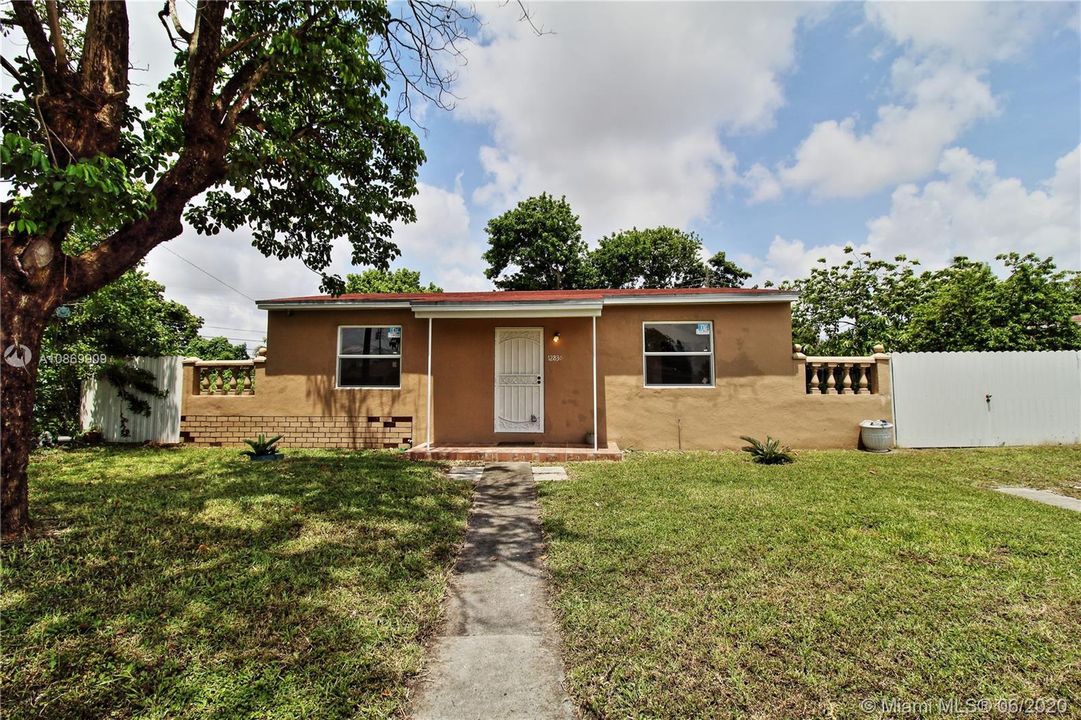 Recently Sold: $189,000 (3 beds, 1 baths, 884 Square Feet)